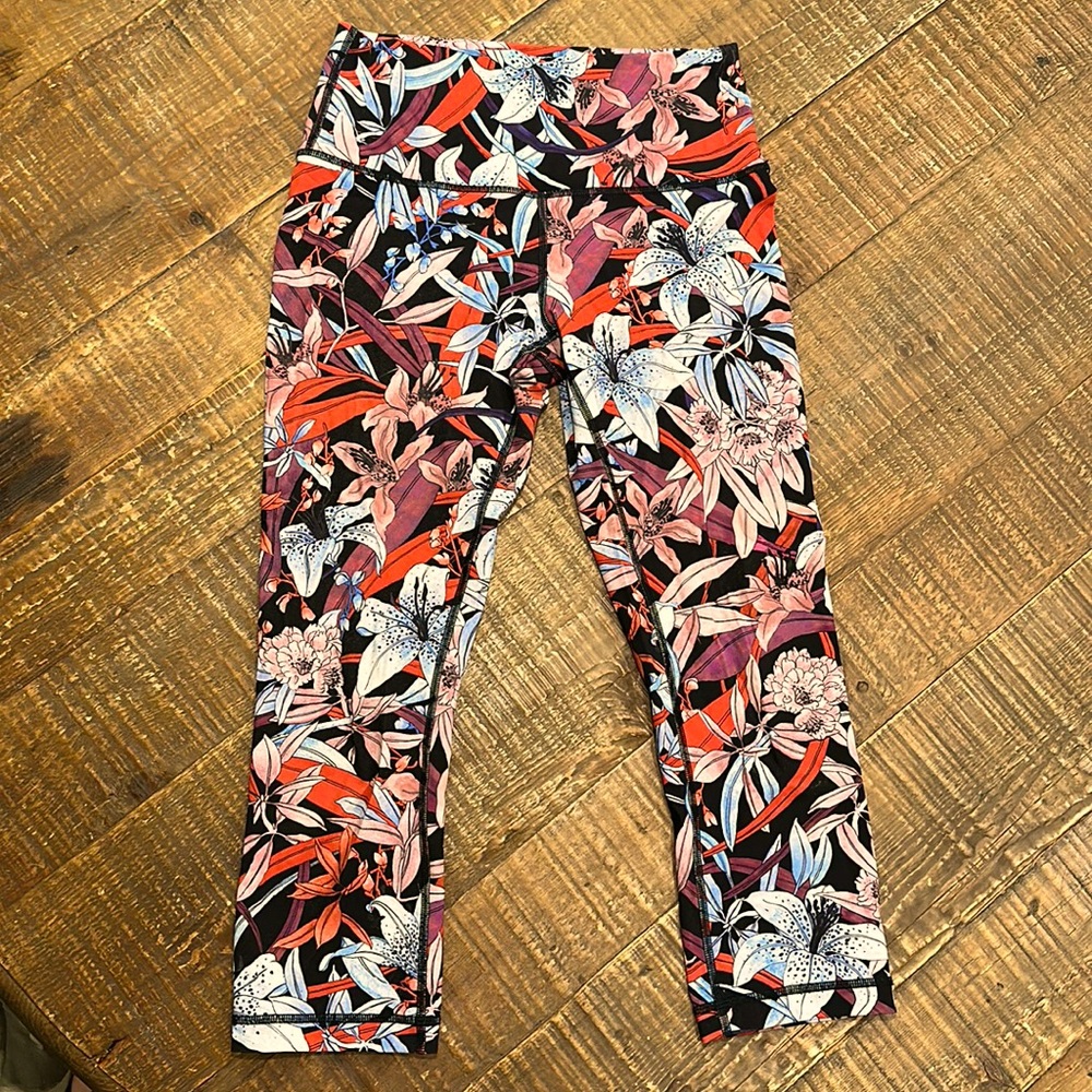 Lululemon 19” Wonder Under pant size 6